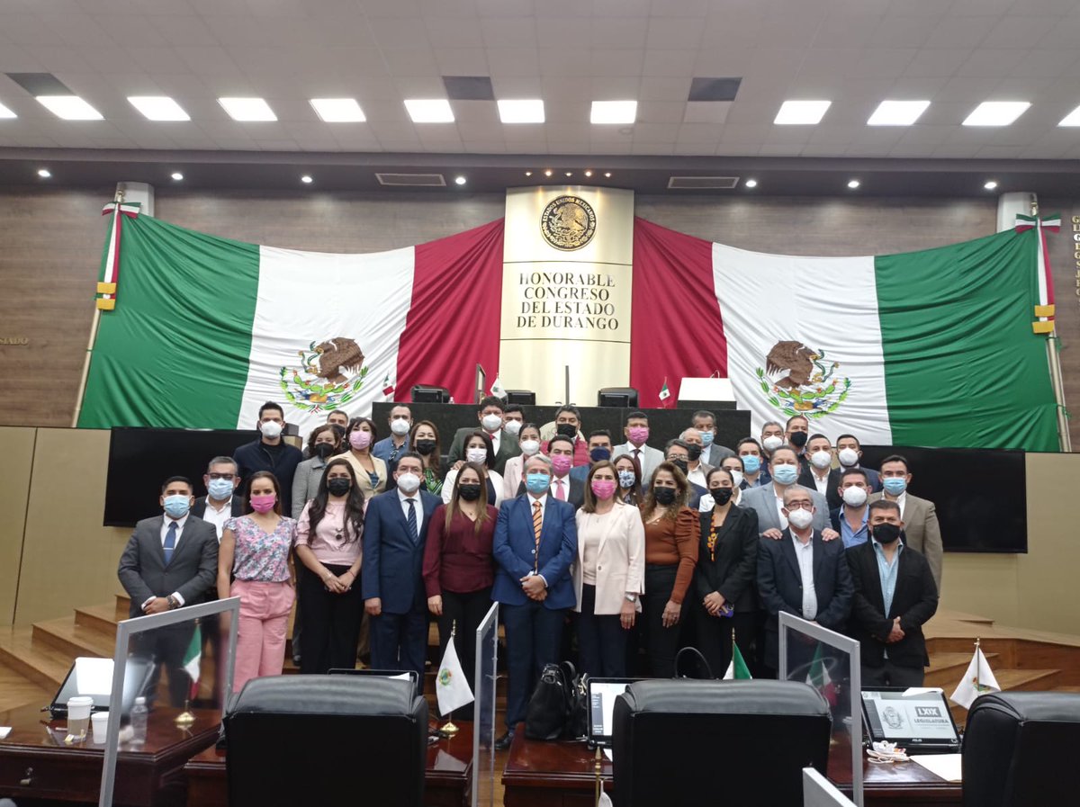 COBAEDoficial's tweet photo. 📌Hoy se presentó ante la Comisión de Educación del @CongresoDurango, la propuesta de modificación al Decreto de #COBAED que permita homologar su contenido a las nuevas disposiciones federales y continuar con los objetivos por una #EMediaSuperior de calidad✏️

#XXXIVAniversario🏵️ https://t.co/Kt1i7HodAy