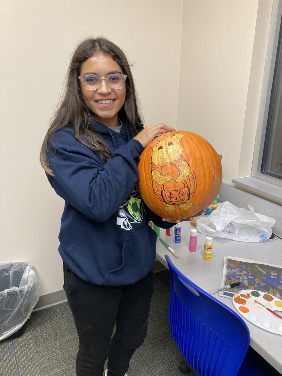 🎃PUMPKIN CONTEST 🎃Who ever receives the most likes wins! 👻

Dani and Kaydence 
Winnie the Pooh 🧸😊
