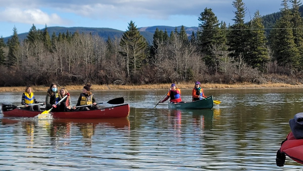 EcoleWoodman's tweet photo. "There is so much to consider when canoeing, from loading and making sure we are safe, to steering and not blaming eachother. I could do this all day". -Sal Gr.7
The finale of outdoor learning trips this autumn. Can't wait to see what winter brings! #envoe https://t.co/s7IaKq6UZ0