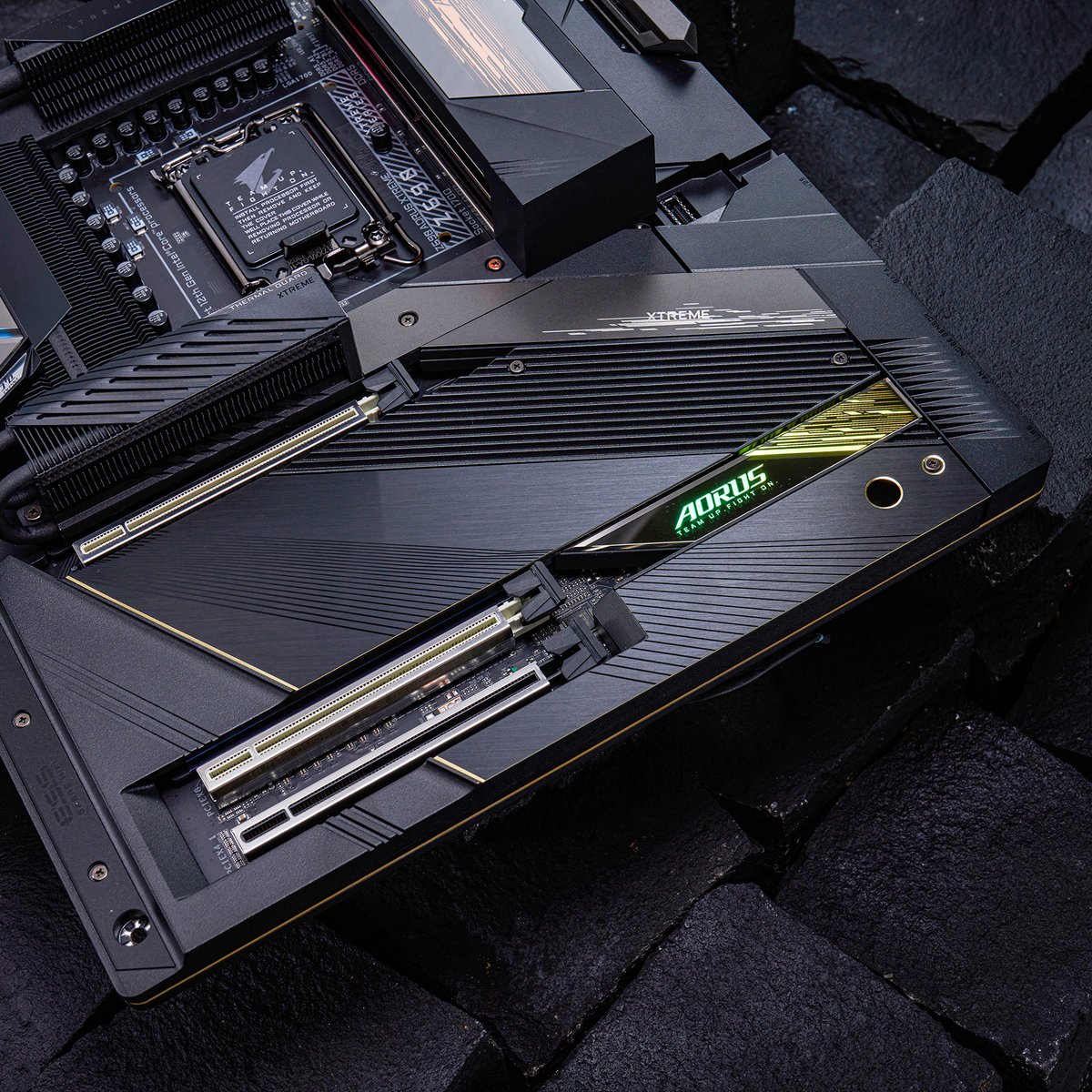 AORUS tweet media