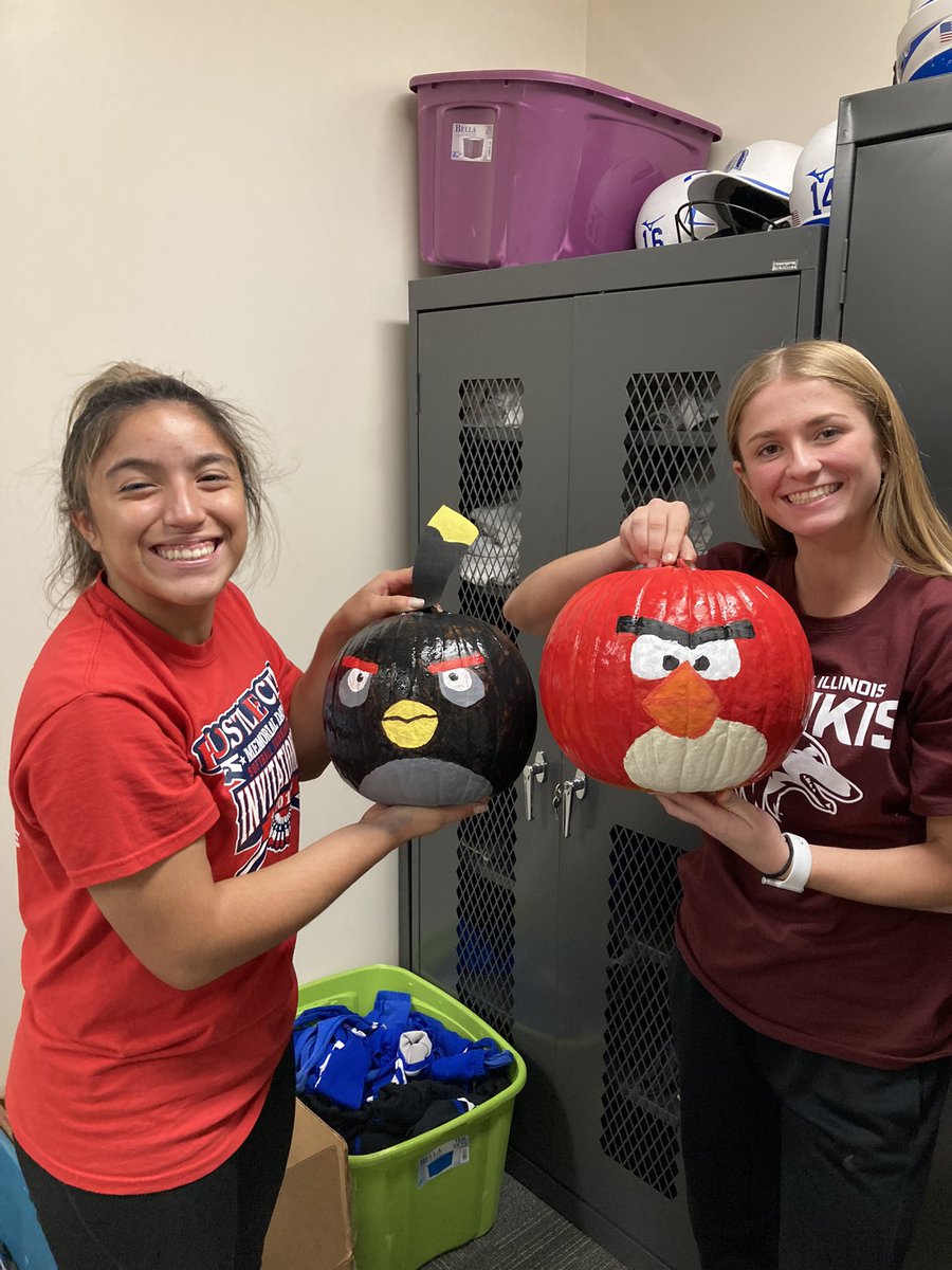 🎃PUMPKIN CONTEST 🎃Who ever receives the most likes wins! 👻

Katherine and Desi 
Angry Birds 🐥🦅