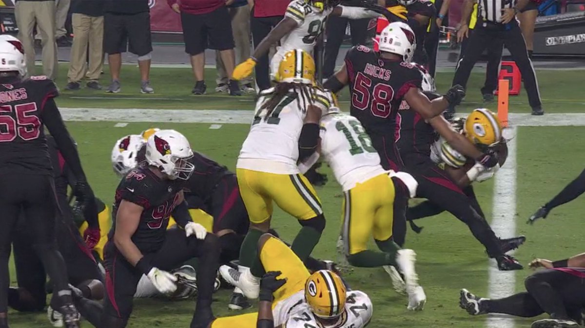 johnbreech's tweet photo. If that ball crossed the goal line, it was by 4.2 centimeters #Packers #Cardinals #Centimeters https://t.co/ptF1YyrCJb