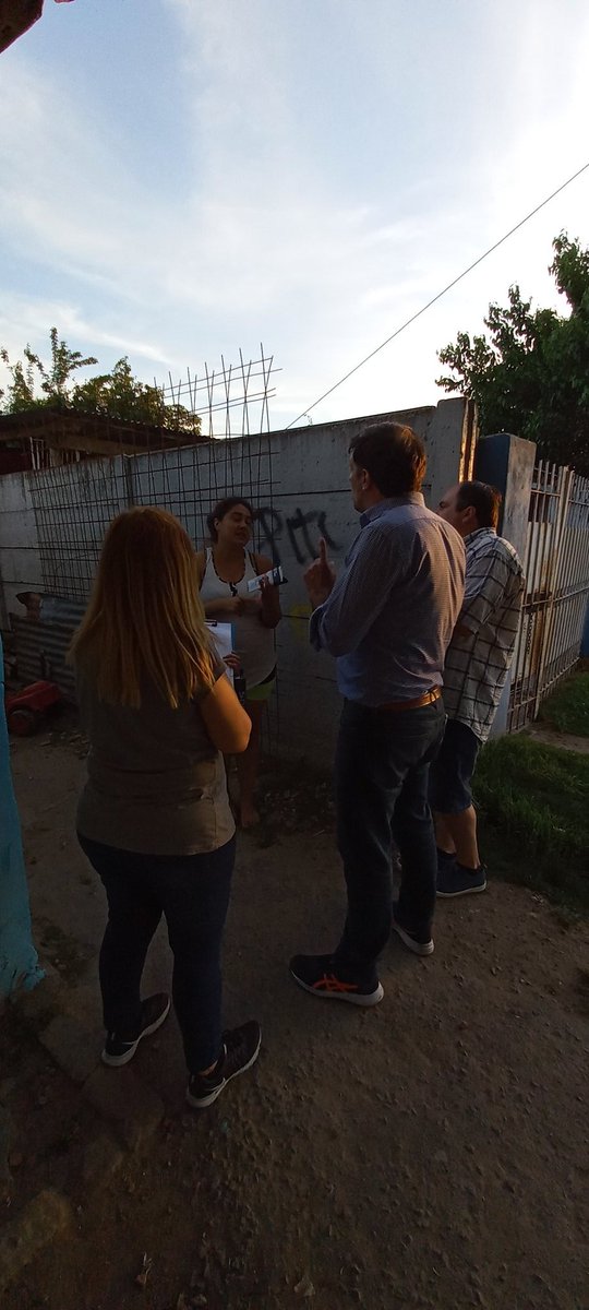 mabilopez03's tweet photo. En nuestras manos✋ tenemos la Herramienta más poderosa para lograr un camino mejor
Boleta =Voto📦
Hoy #VamosConVos con los vecinos del
 B° #Peruzzotti #Pilar
#VivirConTranquilidad 
@RandazzoF
@juanmoraco 
@PilarVamoscvos https://t.co/DETuq8TGrT