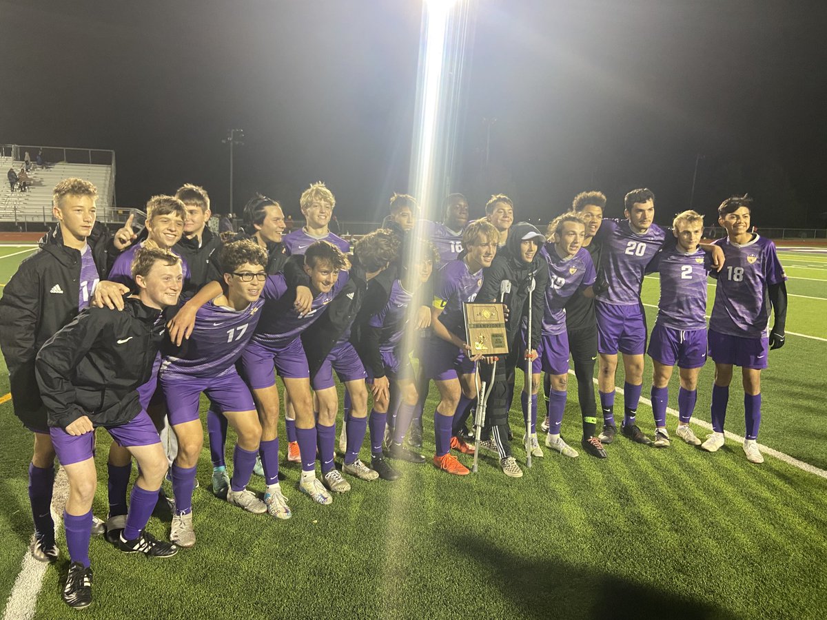 VCHornetSoccer's tweet photo. Regional Champs! VC wins 3-0 https://t.co/QuVCnWsC21