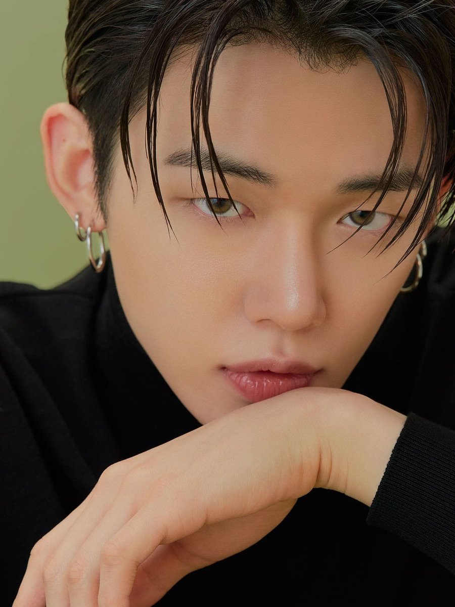 CTXTBR's tweet photo. 📰 • 281021| Fotos promocionais do #YEONJUN, do @TXT_members, para a marca de cosméticos "Athletia", postadas em artigo do site da "VOGUE JAPAN".

A mais pura PERFEIÇÃO! 😍😭 https://t.co/QXw6eeDwlW