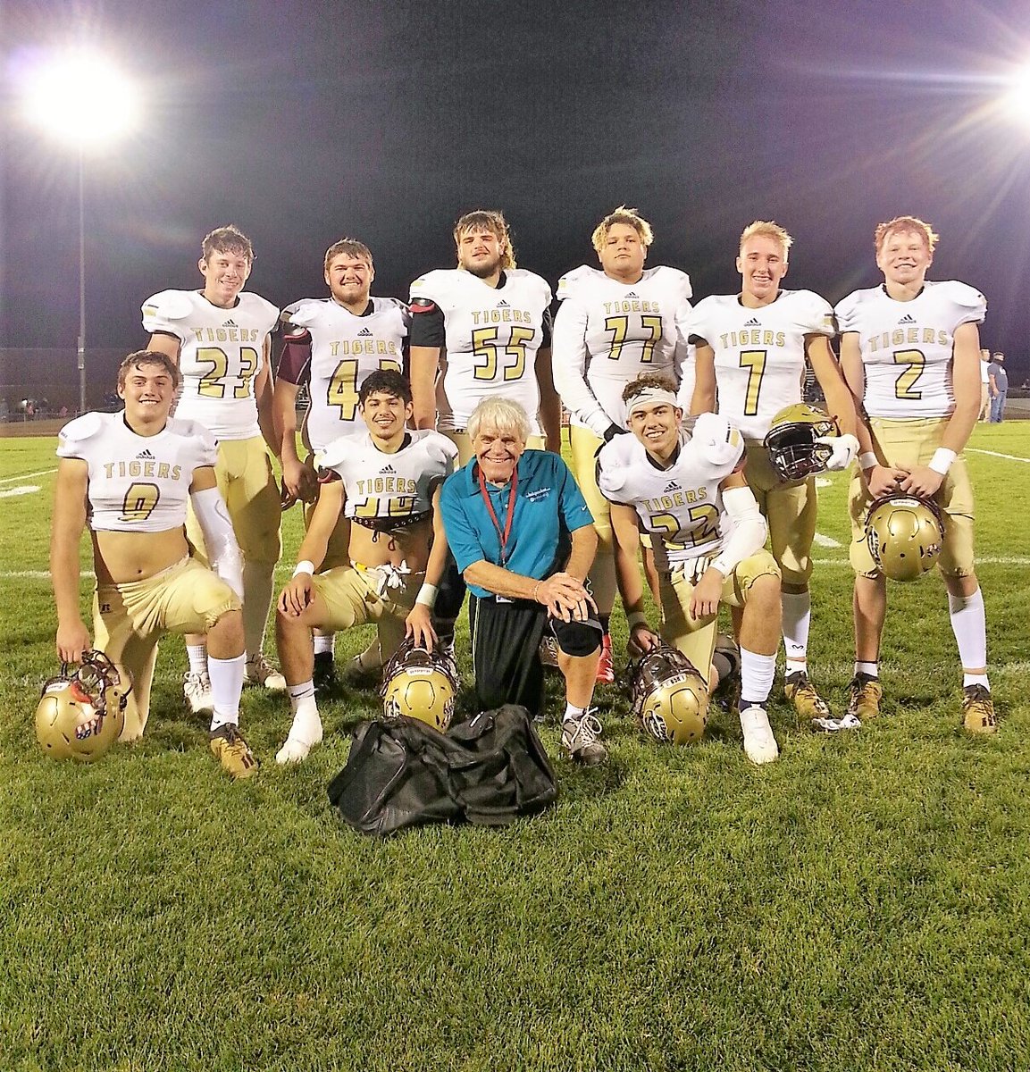 1000ydguy's tweet photo. Not too many playing in the Holy Season like Dundy County/Stratton's Quade Myers. FOUR time 1000 yard rusher, 5000 Career rushing yards (5,569 currently) and  at the moment a staggering 8,275 Total Yards, 200 tackles, 11 INTs, a Pick 6, 3 Punt Ret. TDs, 3 Kick Ret. TDs. No words. https://t.co/8rYG4d3KwX