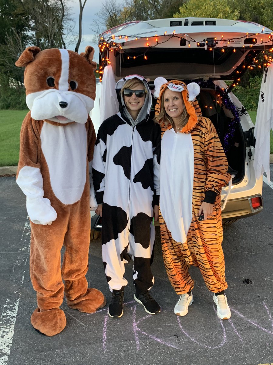 @Mote’s 1st Annual Trunk or Treat was a huge success. Our PTA and staff did a great job planning this fantastic event.