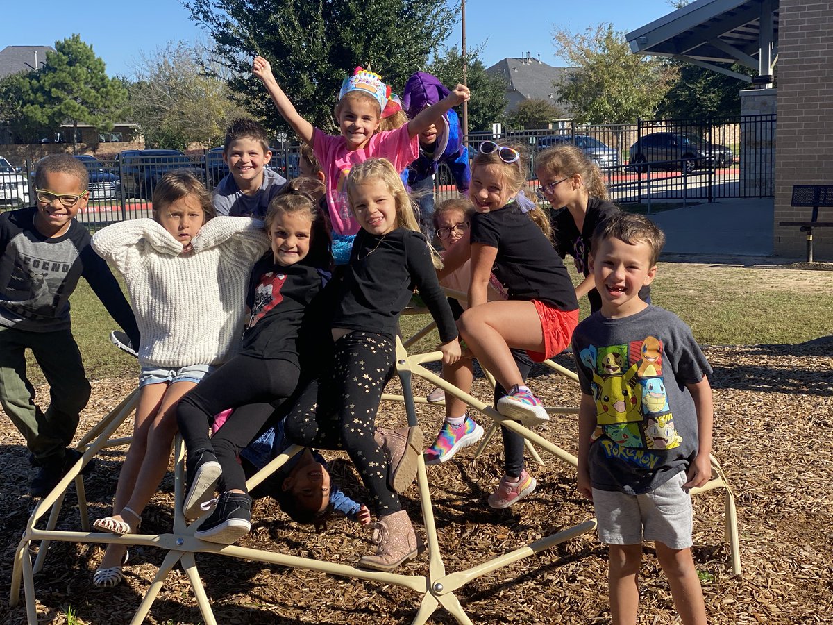 MrsWard_ASE's tweet photo. We celebrated a birthday today and enjoyed the beautiful, cool weather! I even got a selfie request! Usually, itβs βMrs. Ward! Take our picture!β π€£ #funinfirst #itsfinallyfall #firstgrade https://t.co/wUwyDItc3E