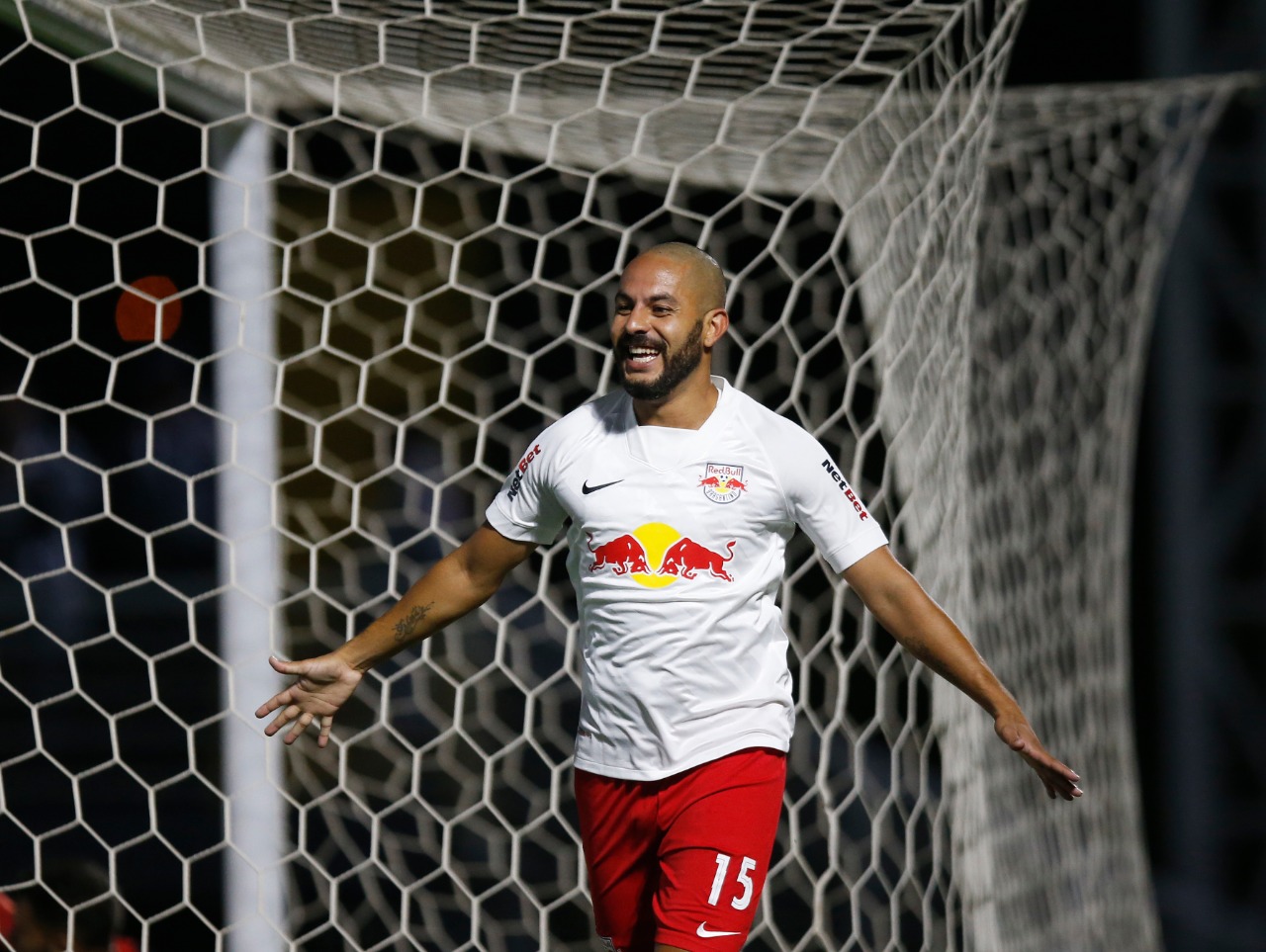 Ytalo comemorando seu gol na vitória sobre o Sport por 3 a 0 na última rodada. Foto: RB Bragantino/Twitter