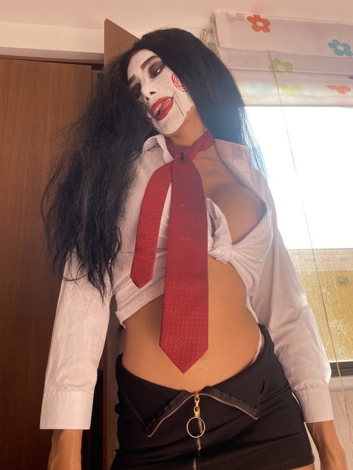 T&uacute; utilizas halloween para disfrazarte , yo para calentarte https://t.co/bewyoTAHOR 😏😏 https://t.co/