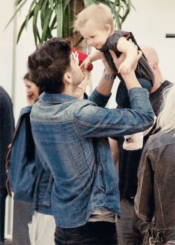 1d_news_iran's tweet photo. Zayn has a kind soul :)
#WeAreWithZayn 
RESPECT ZAYN https://t.co/iyrzgOyPsE
