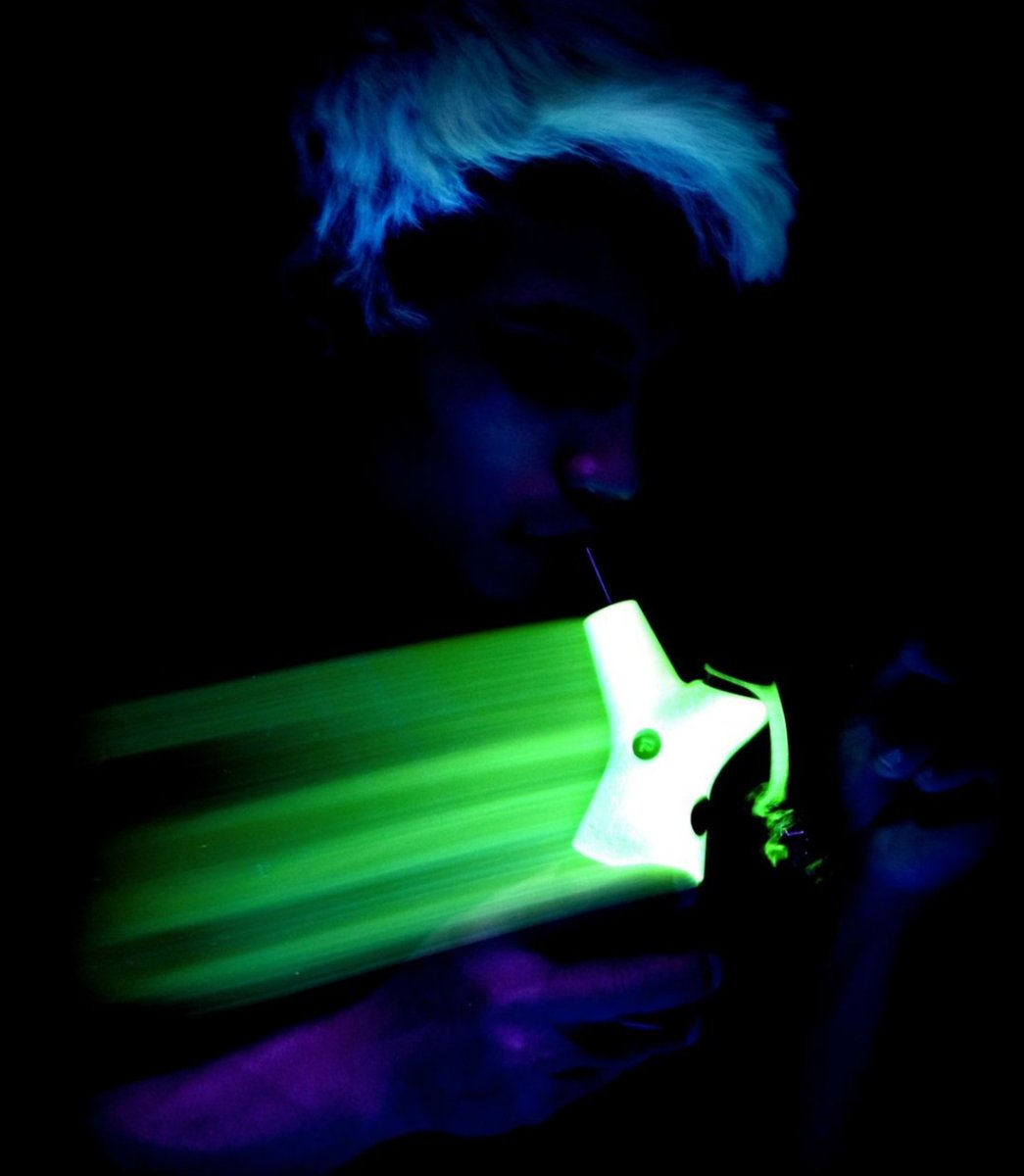 Luxvapesmoke's tweet photo. Light up the night 🌆 💨 with the Limited Edition Electric Dab Rig Rok by @pulsarvaporizers 
Shop here ⤵️
https://t.co/G6WU0TNOI1
#vaping #vapefam #dabrig #CannabisCommunity
#thc #cbd #delta8 #glow #glowinthedark #blazed #topshelf #luxury #lowtempdabs #dryherbvape #terps #glowing https://t.co/NWitoodzwh