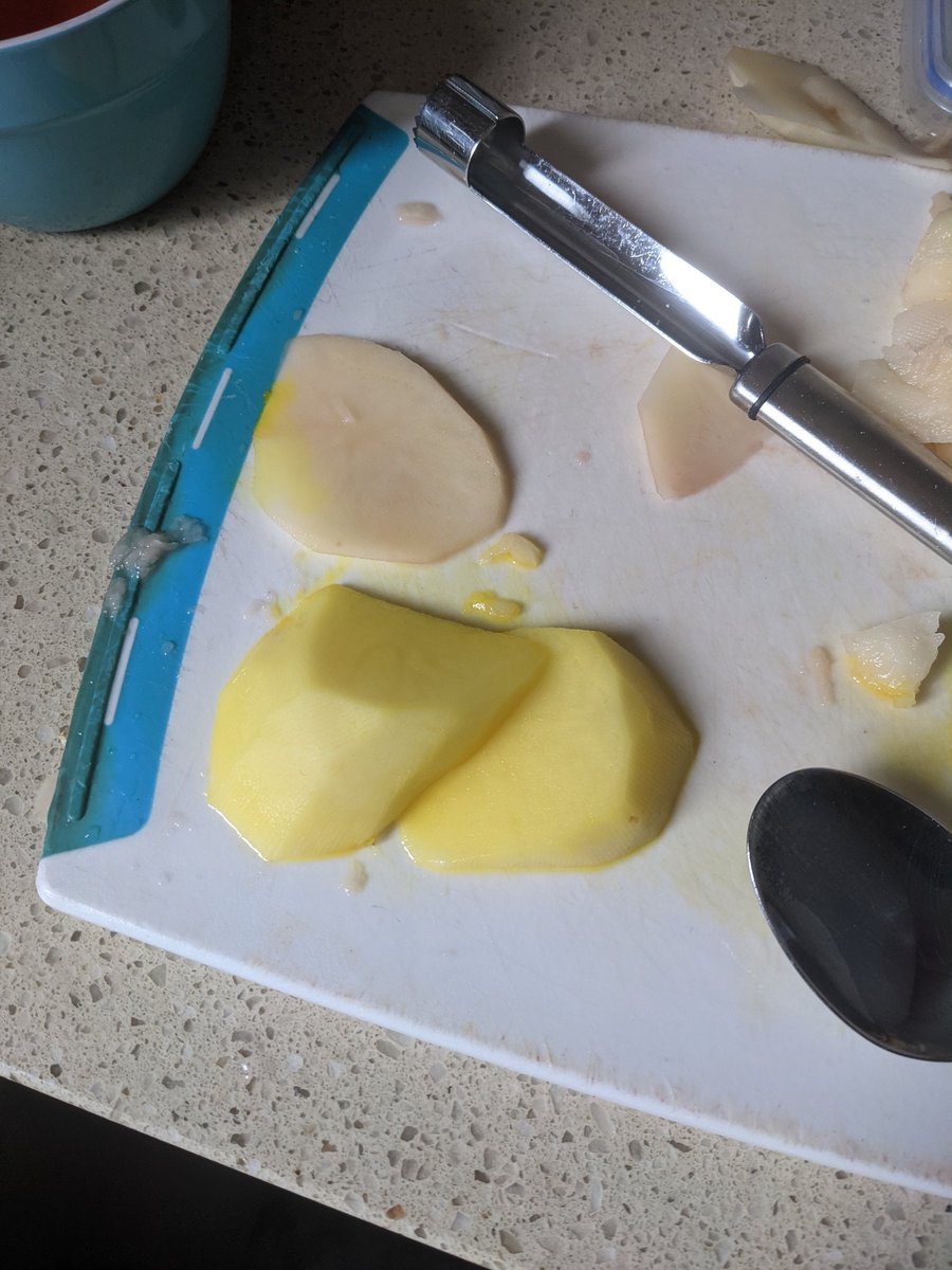 Becspud3's tweet photo. Sneaky look at my potato painting project. https://t.co/JLpbjJnDT9