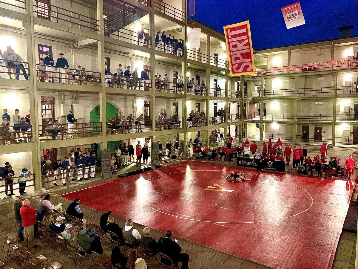 VMIAthletics's tweet image. .@VMI_Wrestling under the lights 🤩