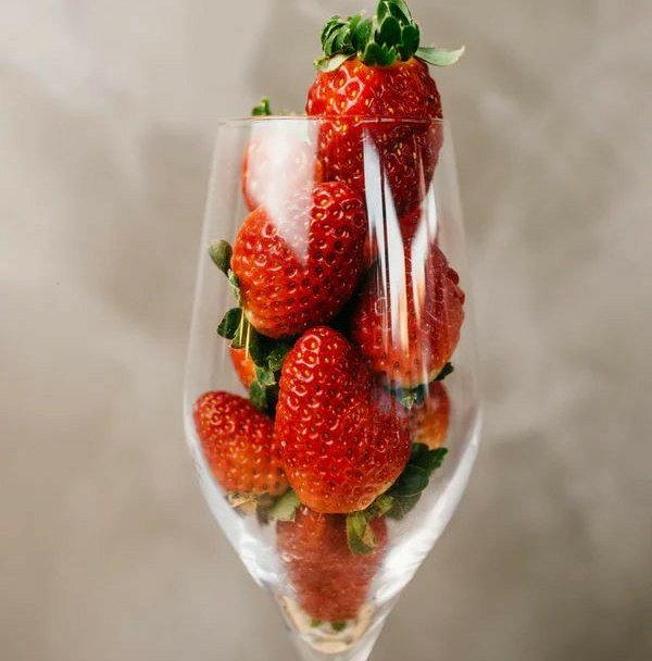 FMaisCatalogo's tweet photo. Strawberry Taste🍷🍓
#StrawberryTasteAU
Por: @hyunspot
Finalizada | 70 tweets
🔗https://t.co/USU1K82nyw
#ATstraykids #ATcomedia #ATsoft #ATfantasia #ATboyslove #hyunchan #historiasoutravessuras #ATfinalizadas https://t.co/UkTAESSmi9
