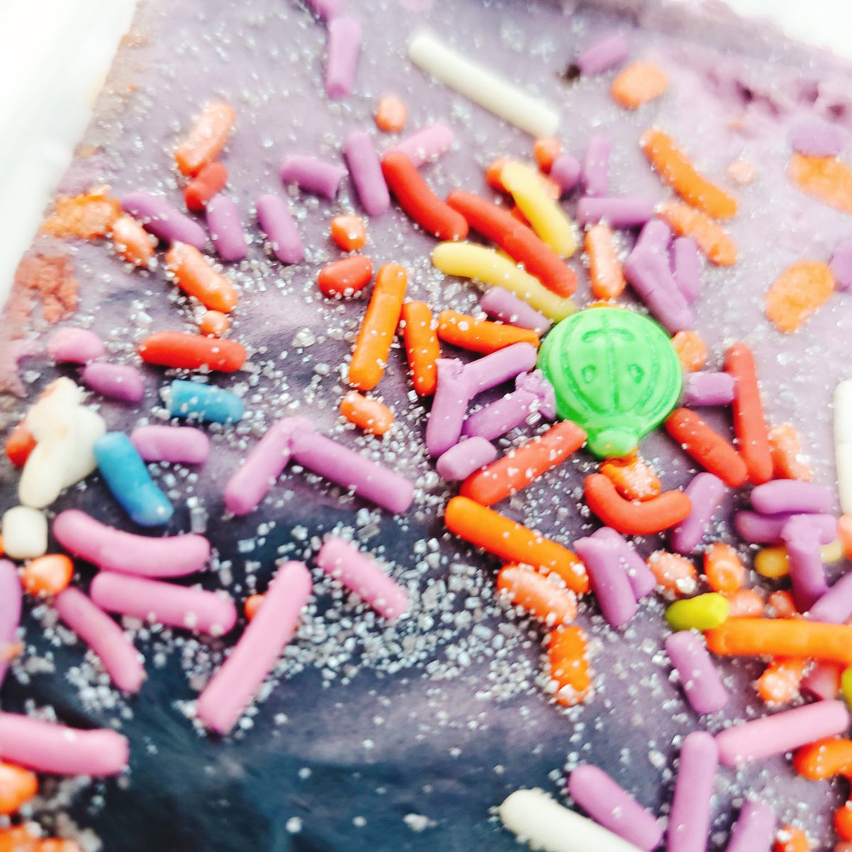 FunshineBakery's tweet photo. Had some fun with the brownies this week 😋👻💚🖤❤️
.
.
#brownies #halloweentreats #halloweentreats🎃 #veganbrownies #glutenfreebrownies #veganbakery ##glutenfreedessert #treenutfree #plantbasedeating #dairyfreelife #eggfree #vegantreats #glutenfreeliving #azvegan #glutenfreeaz https://t.co/pvxu5xidyA