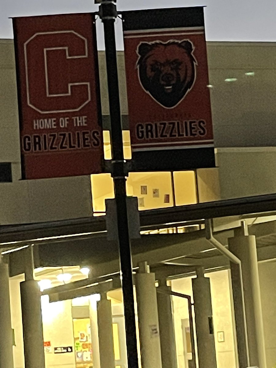 PumaPride's tweet image. Enjoying a movie under the stars. Iron Horse and Pine Valley 8th graders watching the movie Coco at CHS. #pumastrong Connecting middle school with high school!