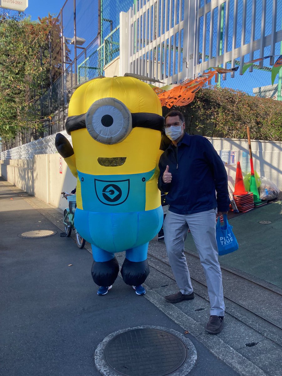 sis head tweet media