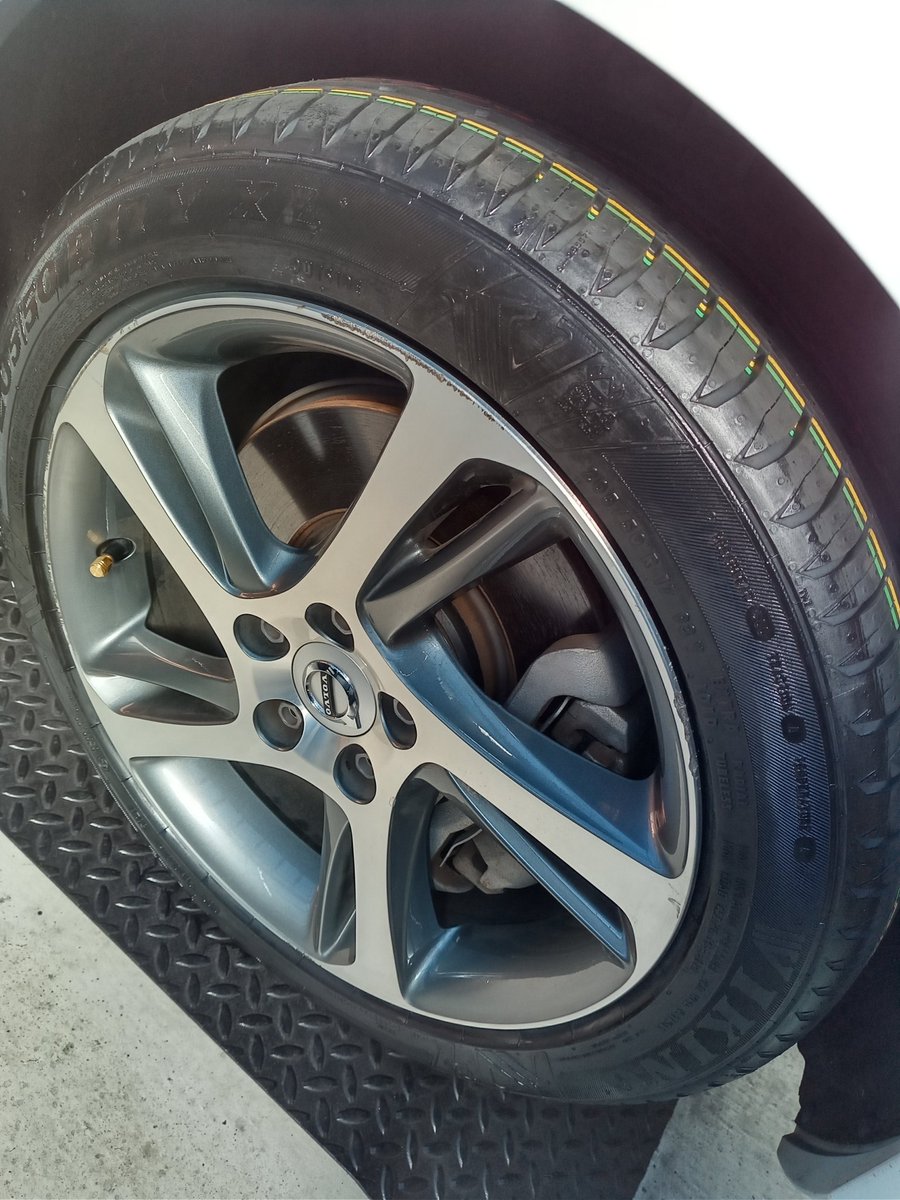 taiyaichiba3004's tweet photo. #タイヤ市場 #江東砂町店 です!!
#VOLVO #V40 のお車に
#VIKING #ProTechNewGen を
お取付いたしました😊
ご来店ありがとうございました🙇 https://t.co/pCuEi29qMV