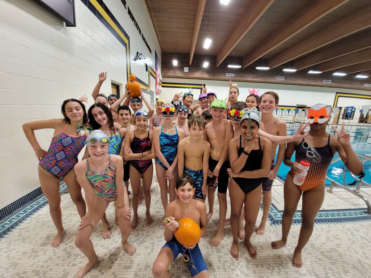 WHATSWIM's tweet image. WHAT a WHAT Swimming Tradition!!
Thank You Coach Jim ( the creator) and Coach Allison for the Halloween themed workout 🎃 
#WHATworkWORKS
@WeHartford