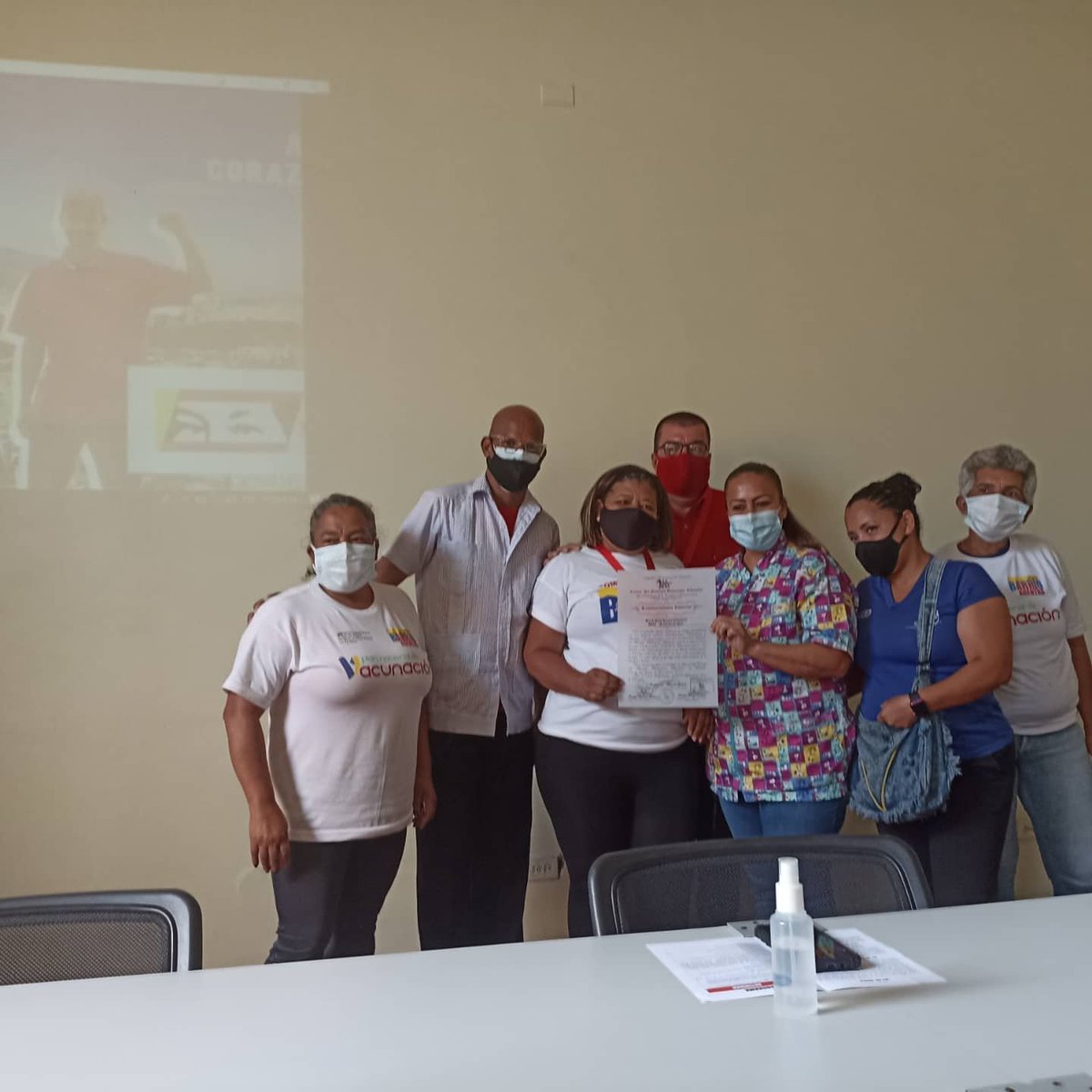 El salón Andrés Eloy Blanco en el Palacio Municipal fue el escenario para reconocer los médicos y enfermeras de Caracas esto desde el Concejo Municipal y la Comisión Permanente de Salud presidida por el DrCarlos Clemente y Armando Graterol @BeatrizRpsuv <a href="/NicolasMaduro/">Nicolás Maduro</a> @Nahumpsuv