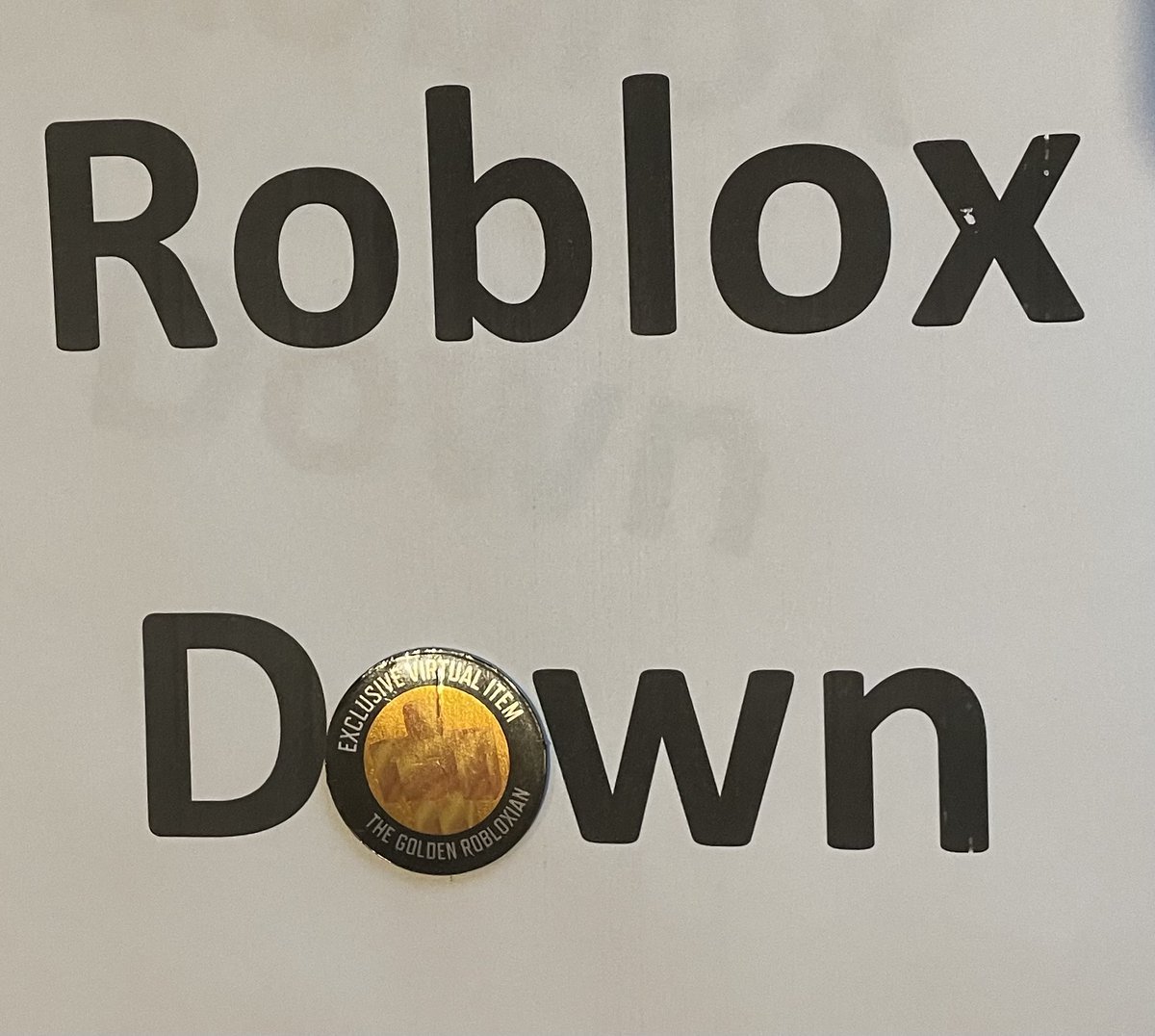 ˏˋ stix. ✎ ❞ on X: some very serious & important snippets from the  frontlines of the roblox outage situation; tabloids & gaming articles   / X