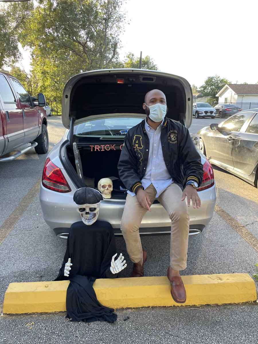 StarghillMarth1's tweet photo. Trunk or Treat @BurrusES #Adminedition https://t.co/MUhWyNfaWg