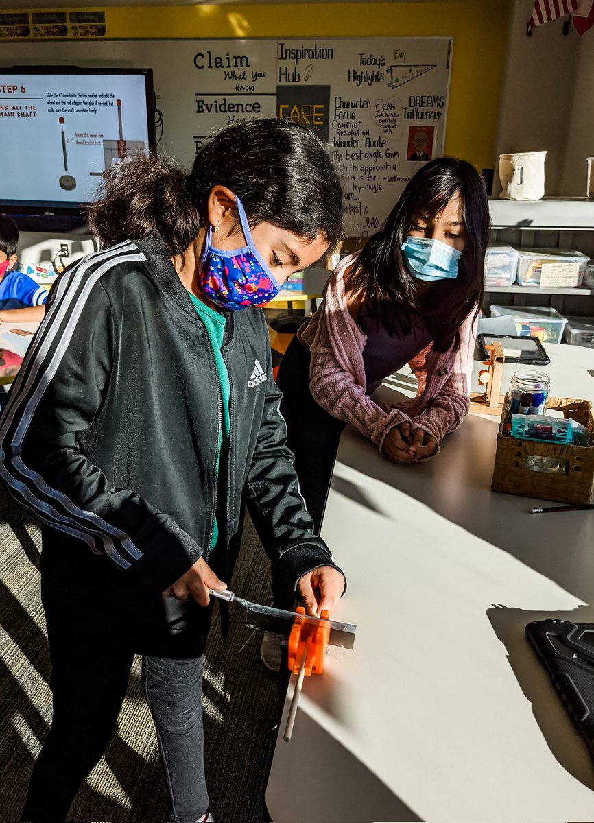 DeskinDLS's tweet photo. The focus and precision from @MrsHarleCRE class 📏✔️
#CREcoyotes #coricreate https://t.co/XF8OA90aGi