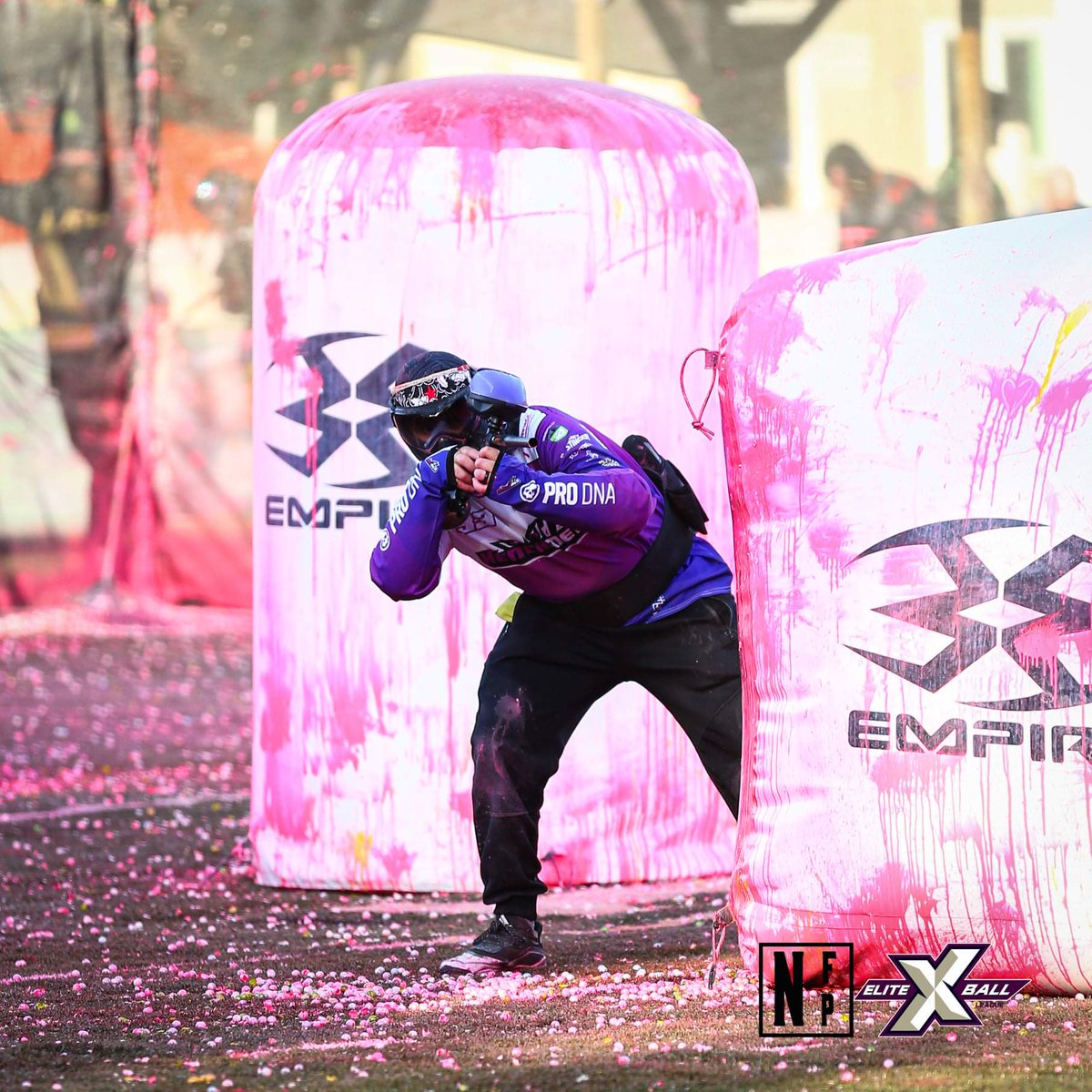 CONROY_33's tweet photo. Love this photo from No Film Productions at the #EXLEliteXballLeague #AllStarGame, full send up the middle and on the hunt! 🤙🏆🤙
#Paintball
#proDNApaintball
#MaxtPaintball
#PushPaintball
#ContractKillerPaintball
#MonkeyWithAGun
#ShockerAMP
#BunkerKings https://t.co/huxy7XYBBG