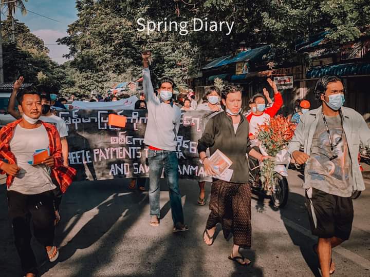 kyawkhinewin253's tweet photo. Despite the difficulties, Mandalay Collective Strike marched on the streets and chanted revolutionary slogans to overthrow the genocidal dictatorship. 

#WarCrimesOfJunta
#Oct29Coup
#WhatsHappeningInMyanmar https://t.co/YMZieXjZiR