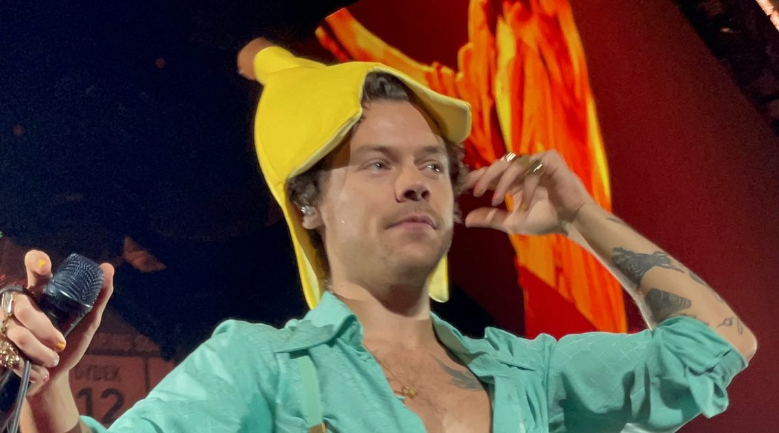harrysafeplace_'s tweet photo. hatrry 🍉🍌🌻🍔 https://t.co/J1Am36whva
