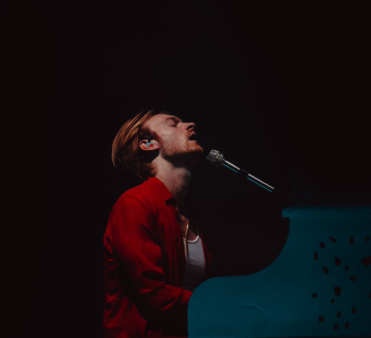 haleykillam's tweet photo. Some casual @finneas shots from the @wiltern https://t.co/7f8ohhrpMD