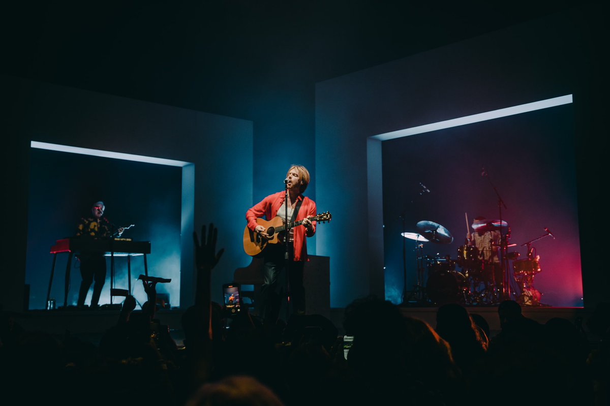 haleykillam's tweet photo. Some casual @finneas shots from the @wiltern https://t.co/7f8ohhrpMD