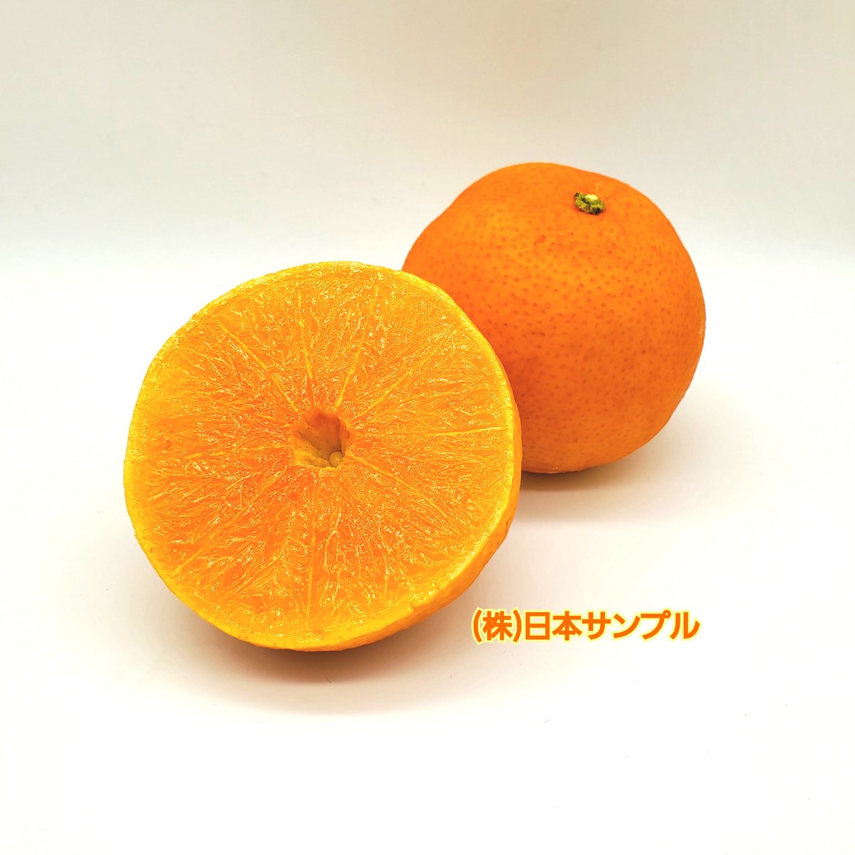 nihonsample's tweet image. 紅まどんな🍊作ってみた！

食べて美味しかったので
食品サンプル作ってみました！

薄くて柔らかい外皮と薄皮
果肉はゼリーのようになめらかで果汁たっぷり🧡

薄皮を再現した細工を
ご覧いただきたい

#日本サンプル #食品サンプル
#愛媛果試第28号 #愛果28号 #みかん #愛媛県産 #柑橘 #紅マドンナ
