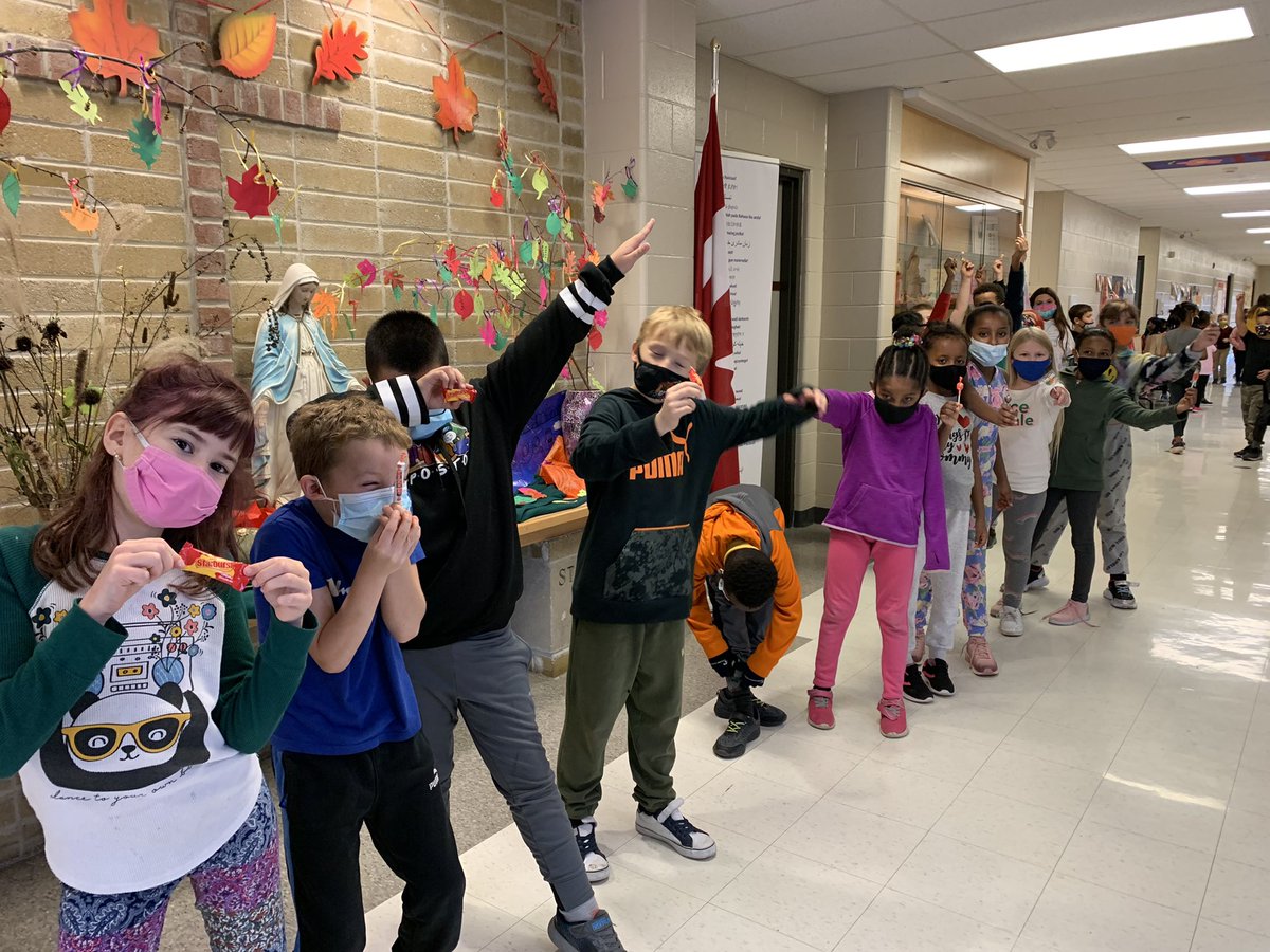 stjosephguelph's tweet photo. Pumpkin painting, dance-a-thon, scavenger hunt, riddles and so much more! Thank you Student Council for a great week! #HallowWeek #Treats #StudentLeadership https://t.co/6PLc03MMfd
