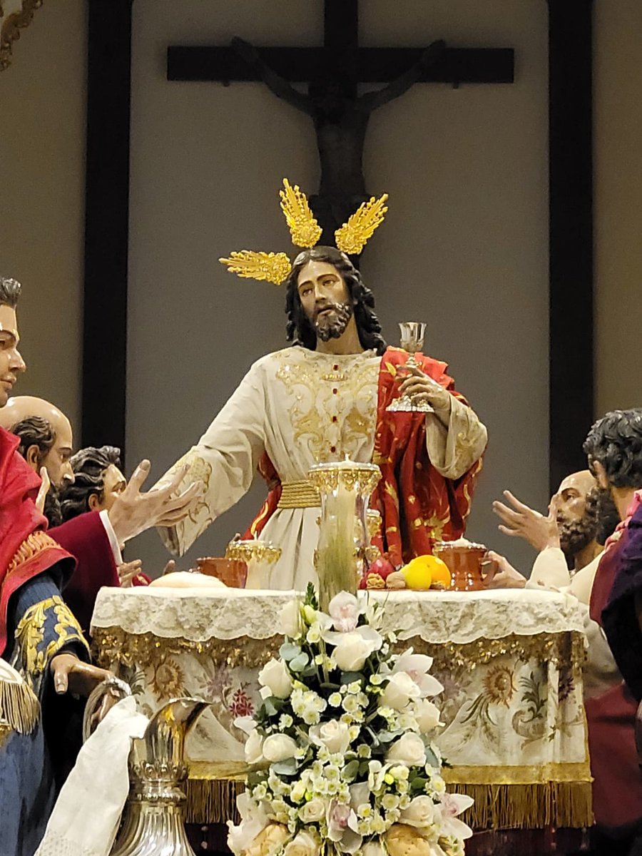 lacenademalaga's tweet photo. El Señor de la Sagrada Cena junto a sus apóstoles ya está entronizado en la Iglesia de Santo Domingo. Todo preparado para su histórica salida desde el interior del templo dominico. https://t.co/19Lqetig5s