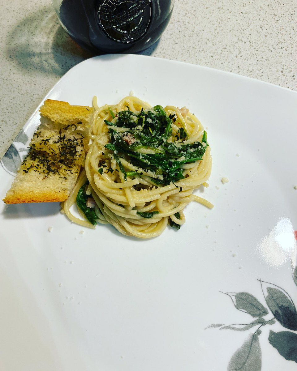 ChefAshley15's tweet photo. Lemony arugula spaghetti cacio e Pepe #crissyteigianbook #cravings #foodporn #chefashley #pasta https://t.co/BUgvdezXxx