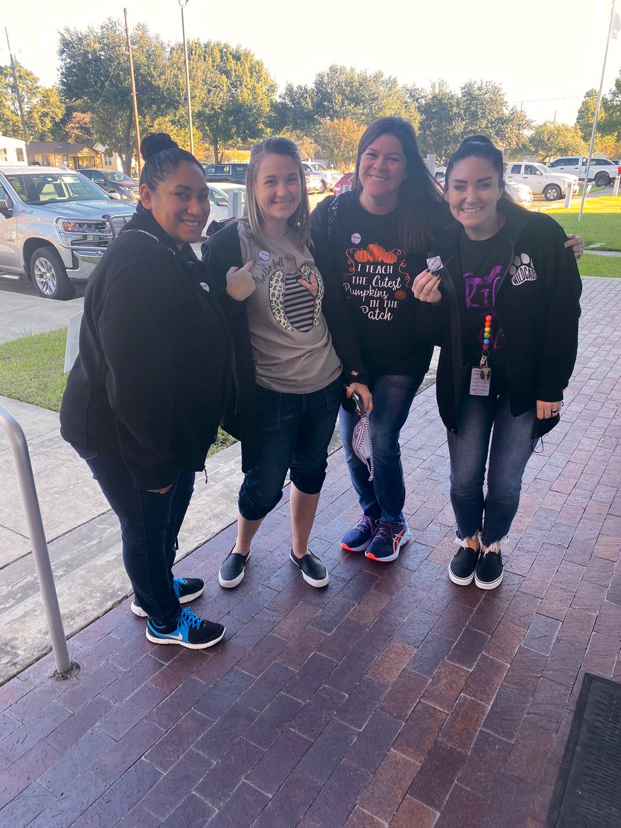 Who early voted today?!? Kindergarten <a href="/TISDWES/">Wildwood Elementary</a> did!!! ✅ Shout out to <a href="/LettyRoman11/">Dr. Letty Roman</a> for covering our classes! 😘 <a href="/TomballISD/">Tomball ISD</a>