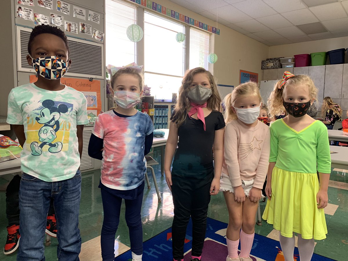 cm_ebs's tweet photo. Red ribbon week fun! @JonestownElem https://t.co/aVDwQ8wngo