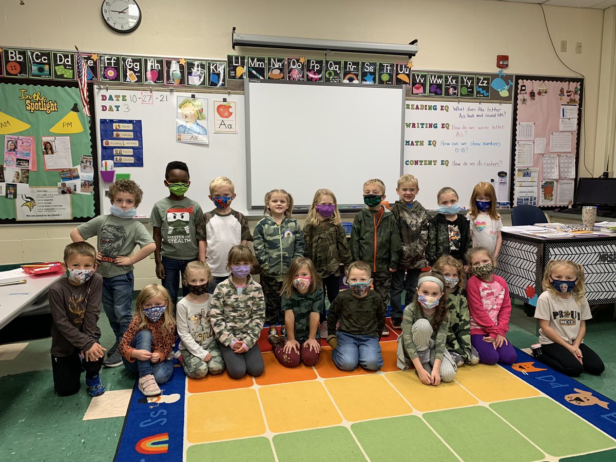 cm_ebs's tweet photo. Red ribbon week fun! @JonestownElem https://t.co/aVDwQ8wngo