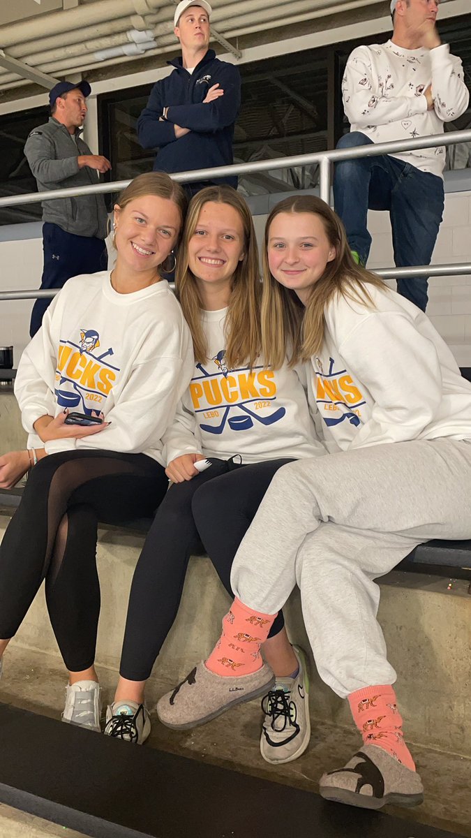 lebo_pucks's tweet photo. Up 5-1 after second period! Let’s go lebo!!!!! https://t.co/GOjBB3GIu3