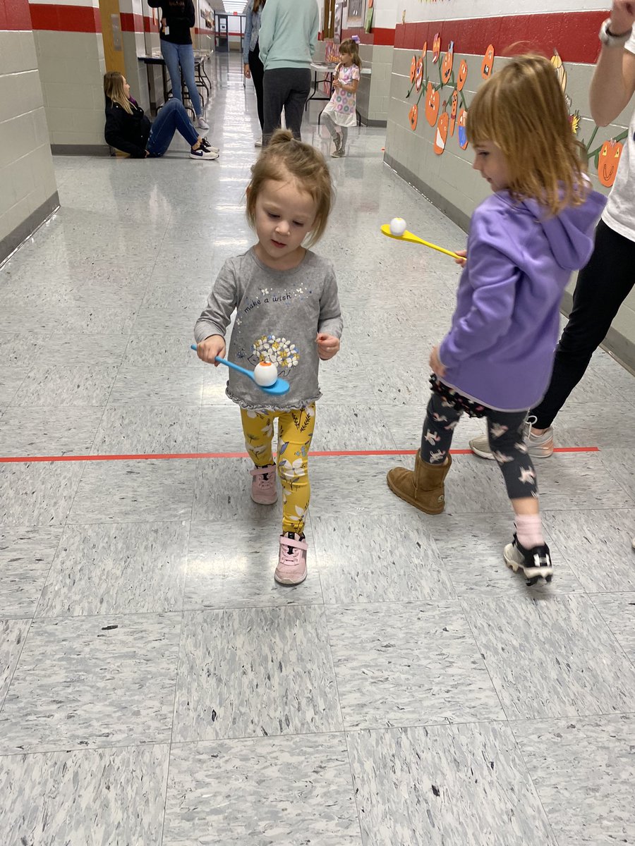 pcgoetzinger's tweet photo. A special thanks to @PHSPiratePride & @kenziemaee for the AWESOME family reading night! #plainviewelem https://t.co/ReX9J50gvm