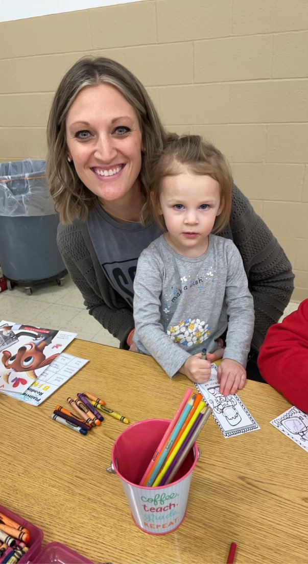 pcgoetzinger's tweet photo. A special thanks to @PHSPiratePride & @kenziemaee for the AWESOME family reading night! #plainviewelem https://t.co/ReX9J50gvm