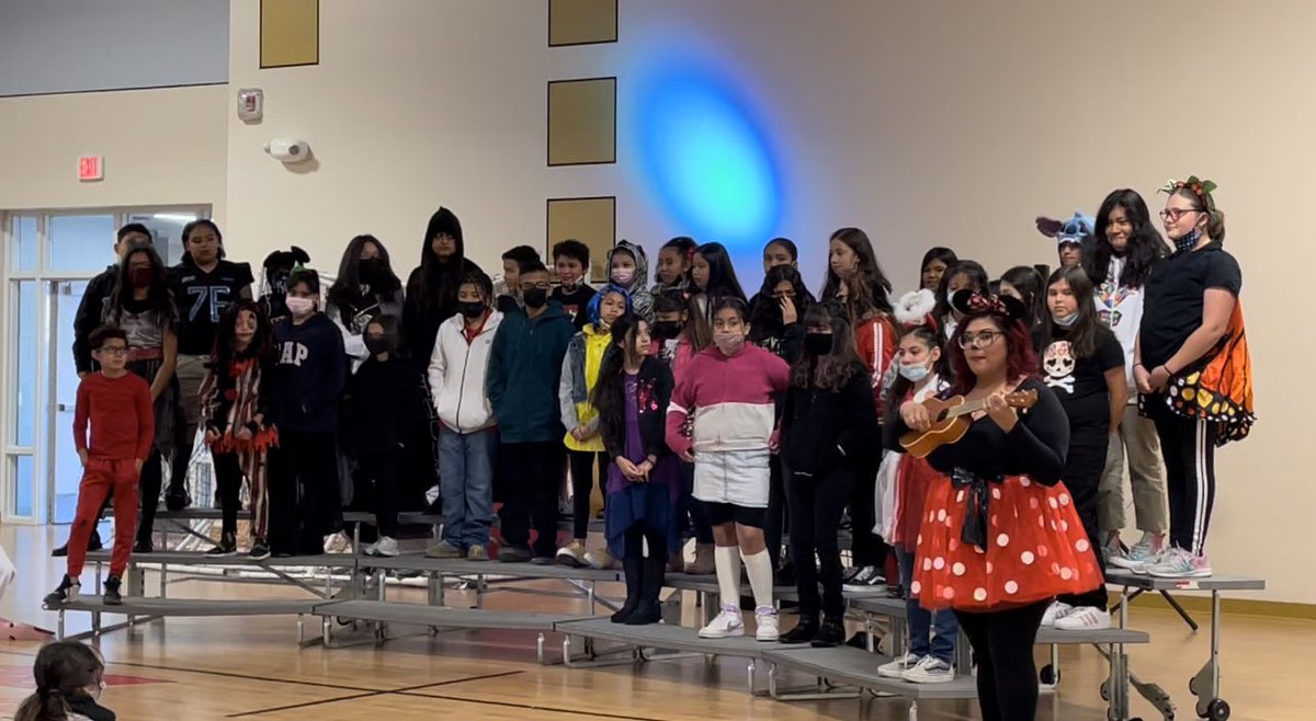 MsV_TheTeacher's tweet photo. Congratulations to our Elementary schools who held their first concerts of the year today! The future of our fine arts are in good hands! @brrrrandon23 @MsJaimie_ @fmeeagles @ctwpanthers @DHE_Bobcats #FMEPride #CTWPride #DHEPride #ClintISDFineArts #WeAreClintISD https://t.co/oG1tEwObRS