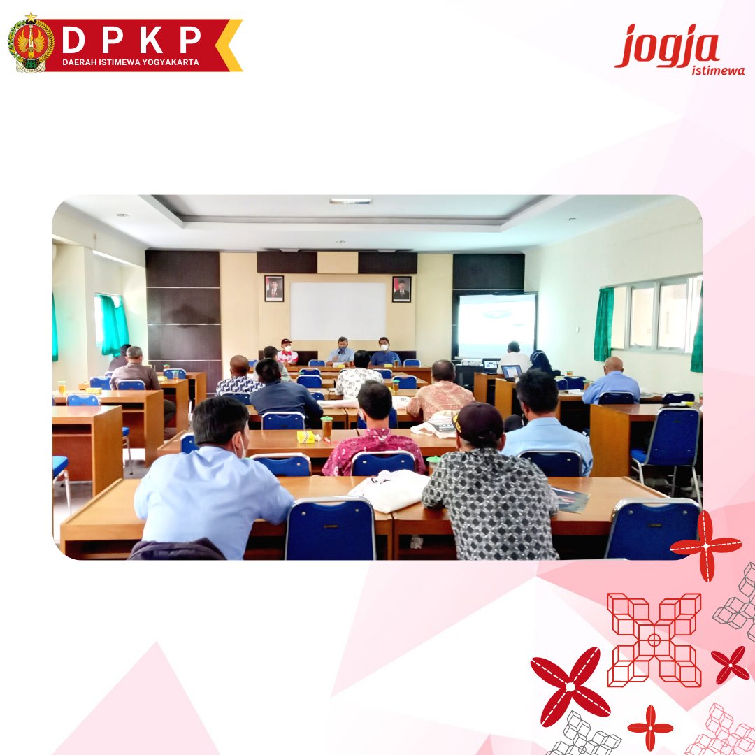 dpkp_diy's tweet photo. Pelatihan Aspek Teknis Bisnis dan Manajemen Kelembagaan UPJA (Usaha Pelayanan Jasa Alsintan) dilaksanakan oleh Dinas Pertanian dan Ketahanan Pangan DIY pada tanggal 26 Oktober 2021 dalam rangka meningkatkan keterampilan kelompok UPJA dalam mengelola alat mesin pertanian. https://t.co/W3Q64rJyvl