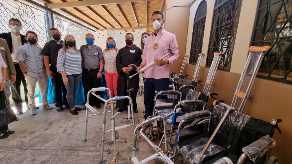 LuisJonasReyes's tweet photo. Hicimos entrega de ayudas técnicas a algunas iglesia para que continúen su trabajo a favor de los más vulnerables. Que Dios nos siga iluminando y nos llene de amor para seguir trabajando juntos por el Municipio que nos merecemos https://t.co/o3orWD6peD