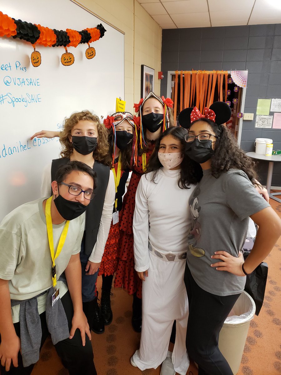 VJAGreenTeam's tweet photo. What a super fun trick or treat night @AndrewHS_d230!!! Thank you @vjasave for coordinating such a cool event for the VJA community! ⚡🎃⚡ https://t.co/rOcfj49j7N