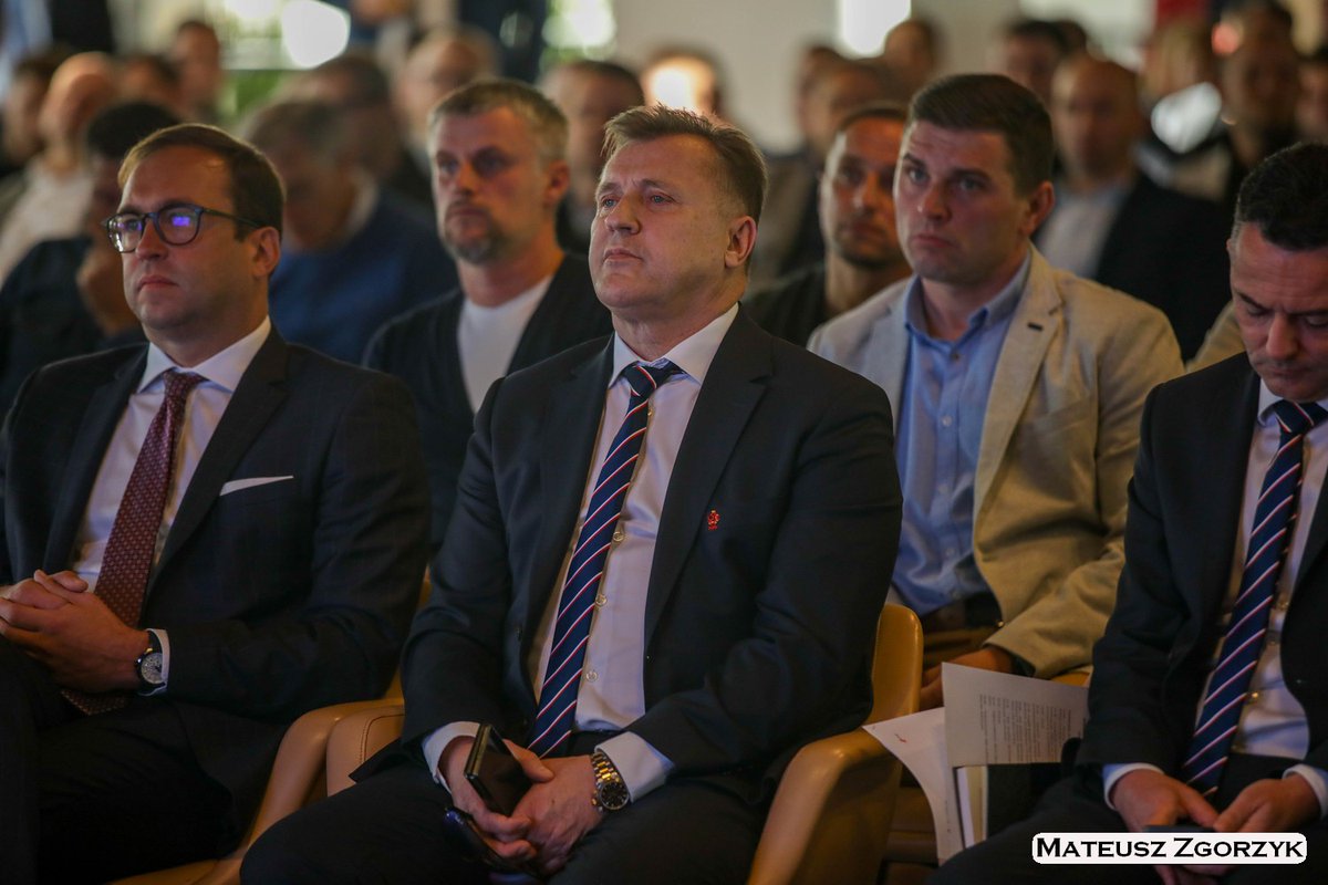 Mateqi6's tweet image. Good time in Warsaw with team #LTTsports during #ESA2027 workshop📚
Thanks @EAbidalOfficial for visit. See you👋
My quick shots coming soon📸↩️
👉fb.com/MZfotografiasp…
@_Ekstraklasa_  &amp;amp; @pzpn_pl  &amp;amp; @LTTsports