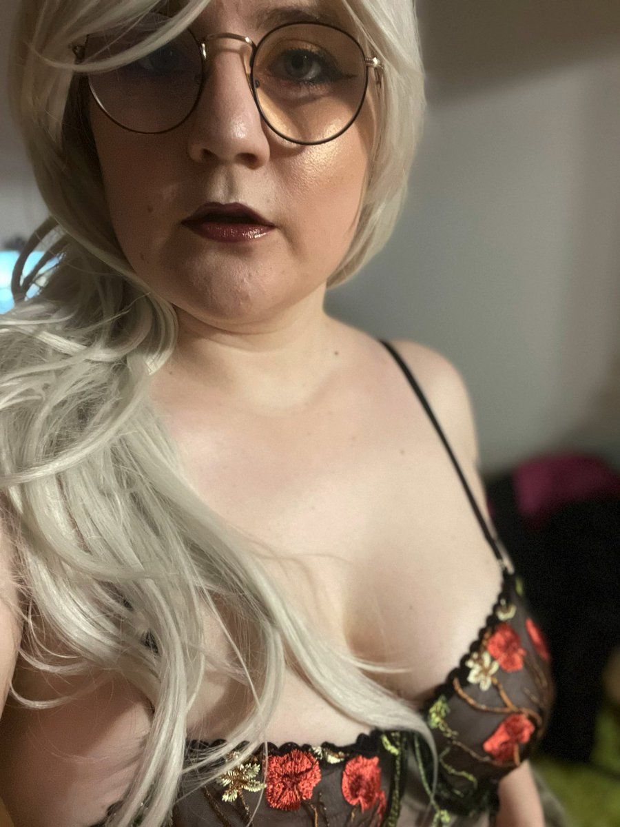 SashaWearing's tweet photo. Instagram took down this photo and I dunno why…is my face violating your guidelines? Because I have pics on there that are way more risqué! https://t.co/bK9W0R9qud