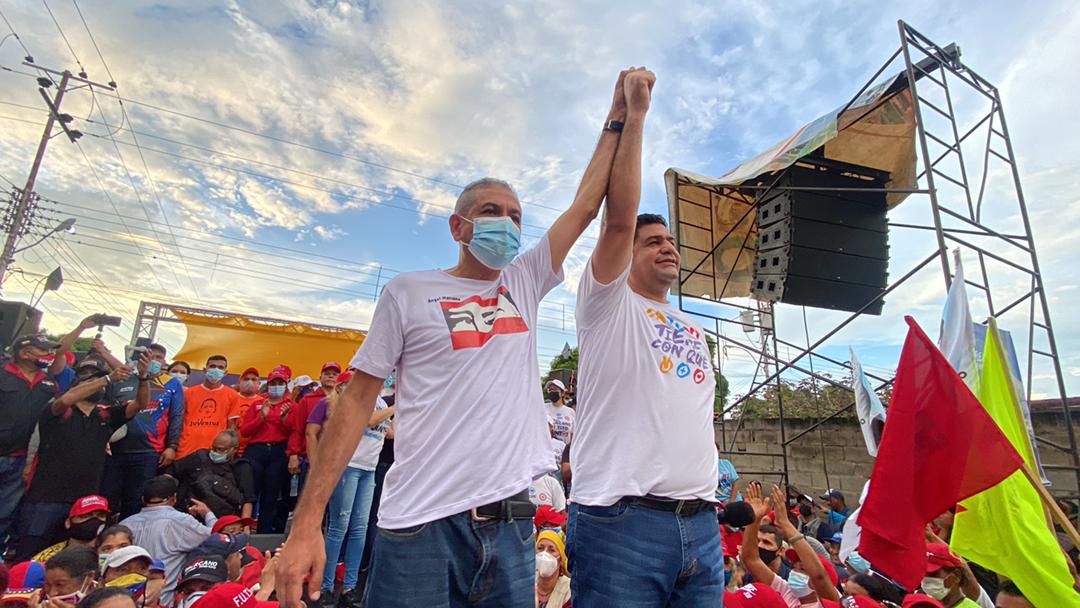 OviedoPSUV's tweet photo. Llegó el momento de trabajar con más fuerza para el renacer de Bolívar. ¡Con unidad y con la bendición de nuestra gente alcanzaremos la victoria!

#FestivalMundialDePoesía
#VamosCiudadGuayana https://t.co/tDOywAt2so
